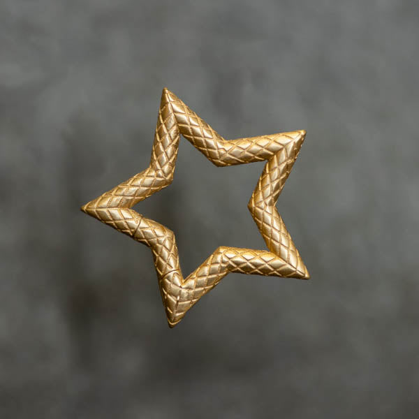 Star-Shaped Invisible Clasp