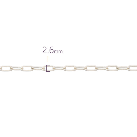 Silver chain with measurement of 2.6 mm on a white background