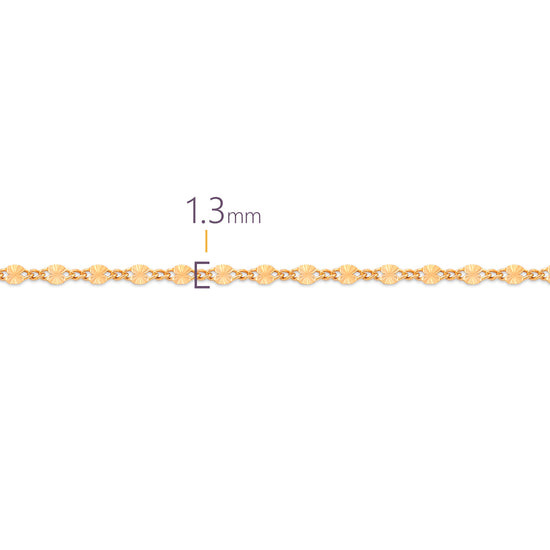 Gold chain with a thickness of 1.3mm on a white background