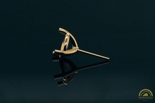 Photo of 7.7mm Round 3-Prong Fairmined Gold Stud Earring Mounting from RIVA Precision, side view
