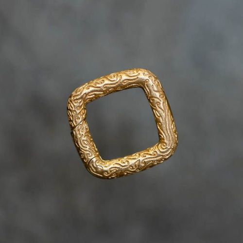 Cushion-Shaped Invisible Clasp in wormwood textured yellow gold from RIVA Precision