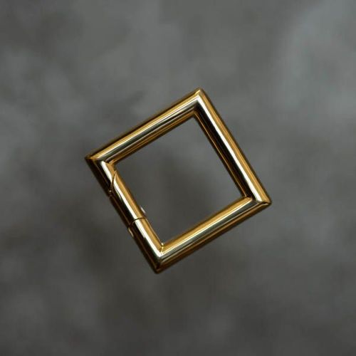 Princess-Shaped or Square Invisible Clasp in high polish yellow gold from RIVA Precision