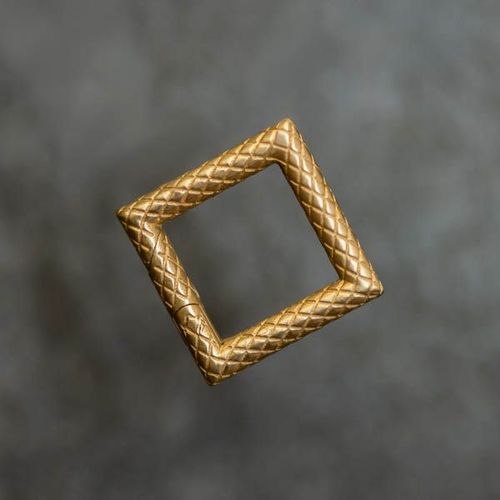 Princess-Shaped or Square Invisible Clasp in snakeskin textured yellow gold from RIVA Precision