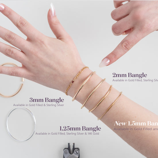 Hand wearing gold bangles with text detailing bangle sizes and materials on a white background